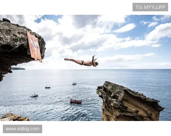从高空一跃而下展现力量与优雅的完美结合探秘跳水运动的魅力与挑战 从高空一跃而下展现力量与优雅的完美结合探秘跳水运动的魅力与挑战