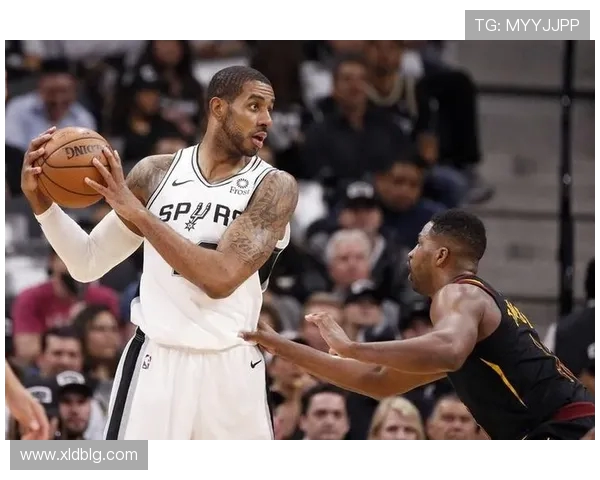 火箭与马刺激战正酣 双方全力争夺季后赛席位的关键战役