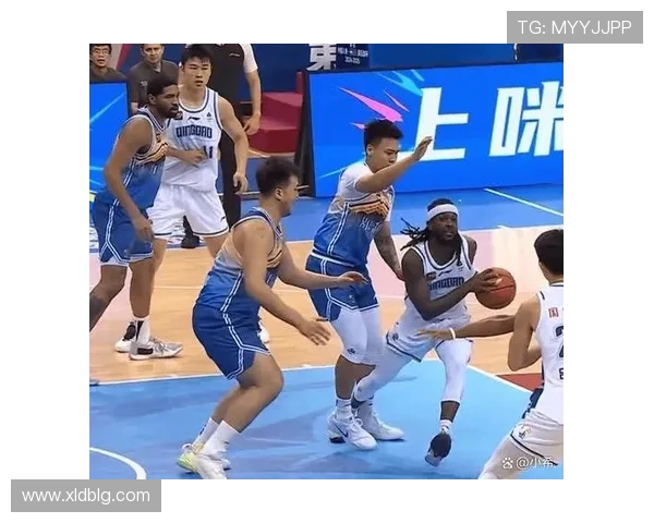 公牛队与骑士队激战正酣 双方争夺季后赛席位进入白热化阶段 公牛队与骑士队激战正酣 双方争夺季后赛席位进入白热化阶段